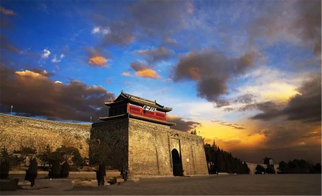 乾港慰問(wèn)一線(xiàn)干警 乾港慰問(wèn)一線(xiàn)干警