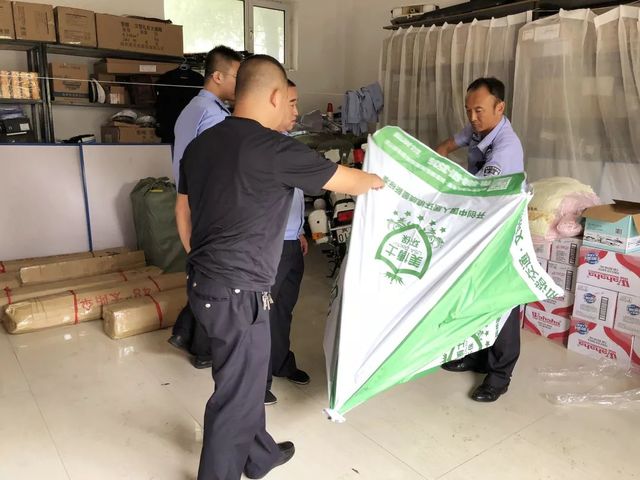 乾港慰問(wèn)一線(xiàn)干警 乾港慰問(wèn)一線(xiàn)干警