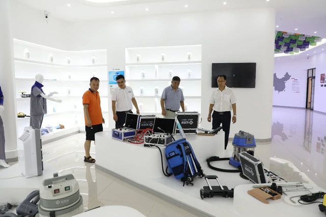 中國科學(xué)院專(zhuān)家參觀(guān)乾港集團 中國科學(xué)院專(zhuān)家參觀(guān)乾港集團