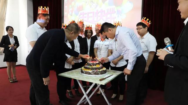 集團(tuán)九月份員工生日會