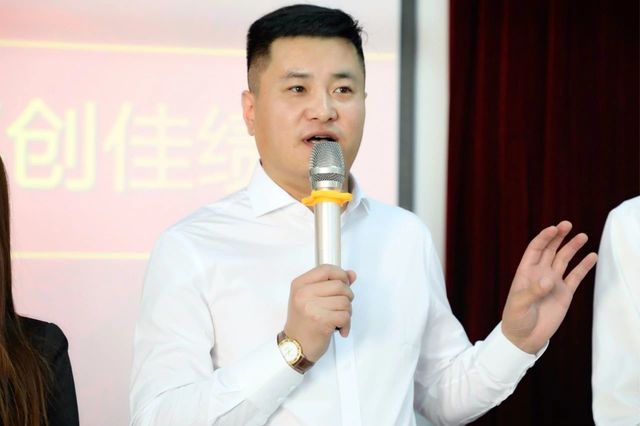 員工表彰大會(huì ) 員工表彰大會(huì )