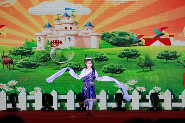 年會(huì )盛典 年會(huì )盛典